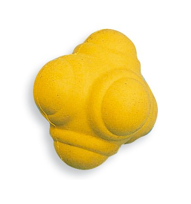 Gelber, speziell geformter Klettergriff aus robustem Material, geeignet für Indoor-Kletterwände.