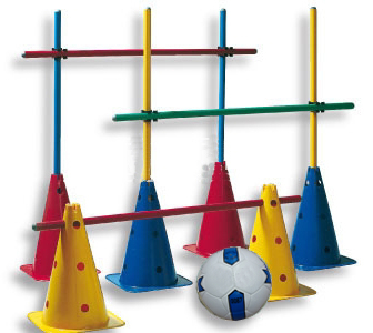 Set d'entraînement coloré avec cônes, piquets et ballon de foot pour exercices sportifs